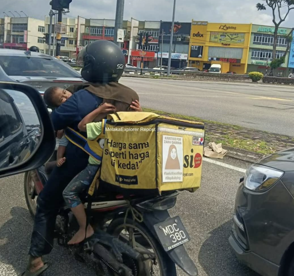 ibu muda penghantar makanan